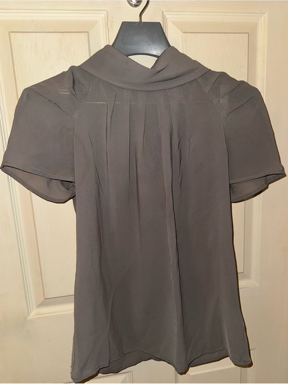 Worthington Gray Pleated Short Sleeve Blouse